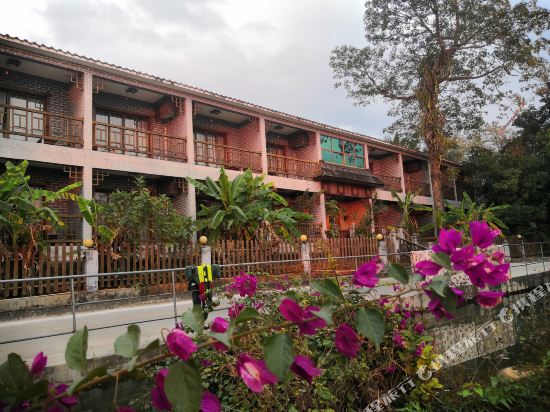 Miao Village Tianyayu Station Kapok Inn — hotel in Shilu