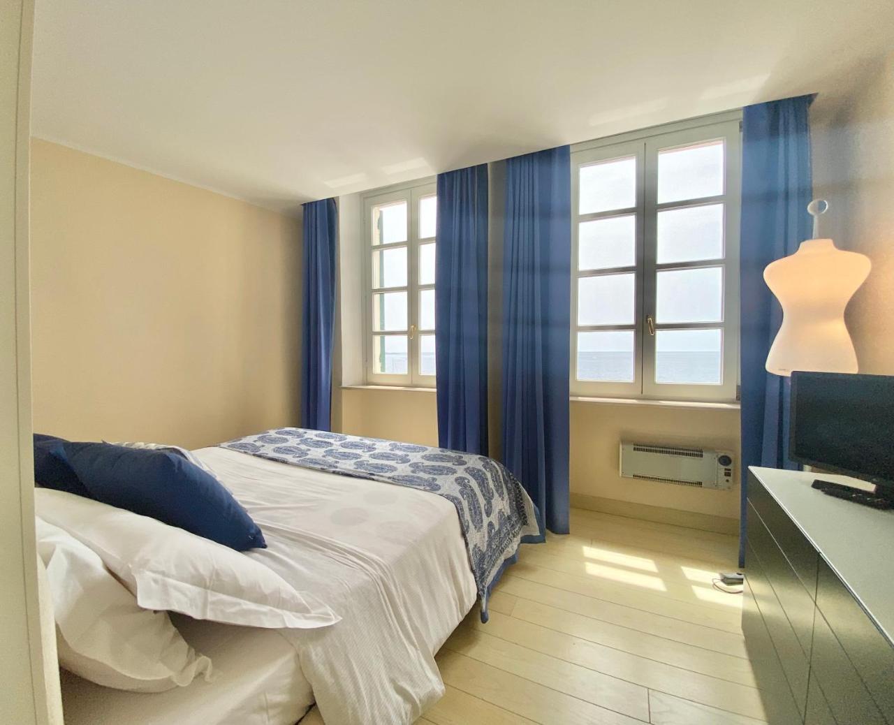 CasaViva Beachfront Trilo with parking in Camogli — 4-Star Luxury Hotel in Camogli, Italy