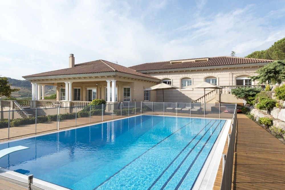 Luxury Seaview Villa by Olala Homes — 4-Star Luxury Hotel in Teia, Spain