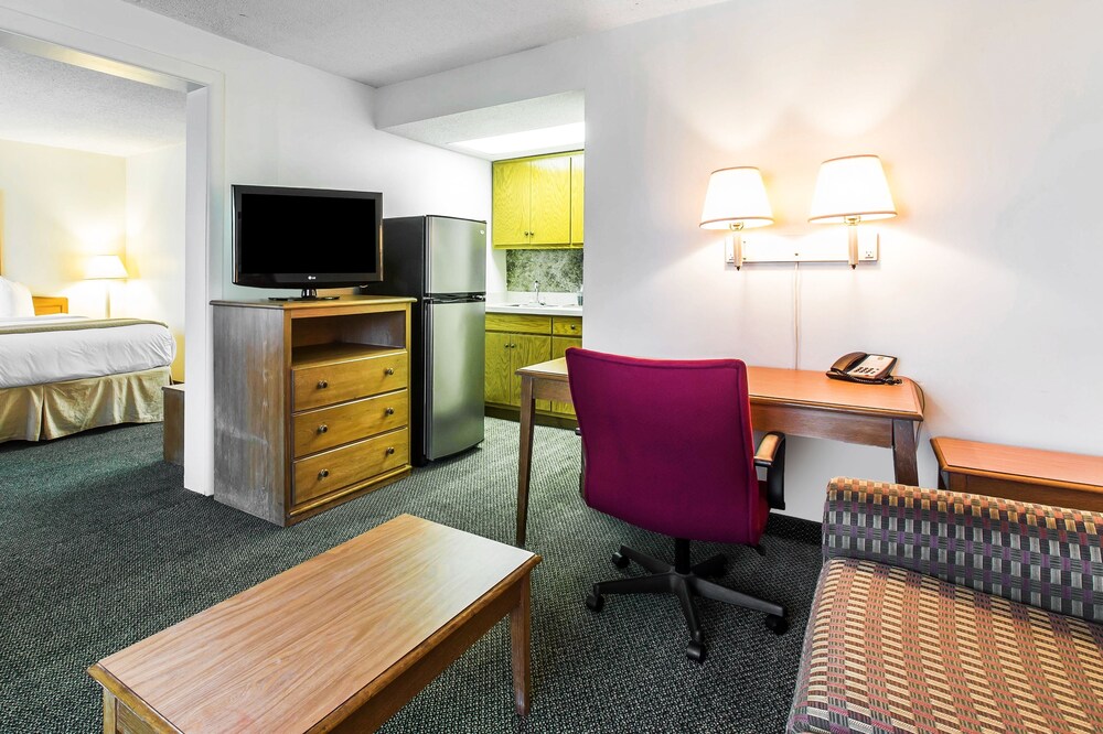 Quality Inn & Suites Waycross - photo 13