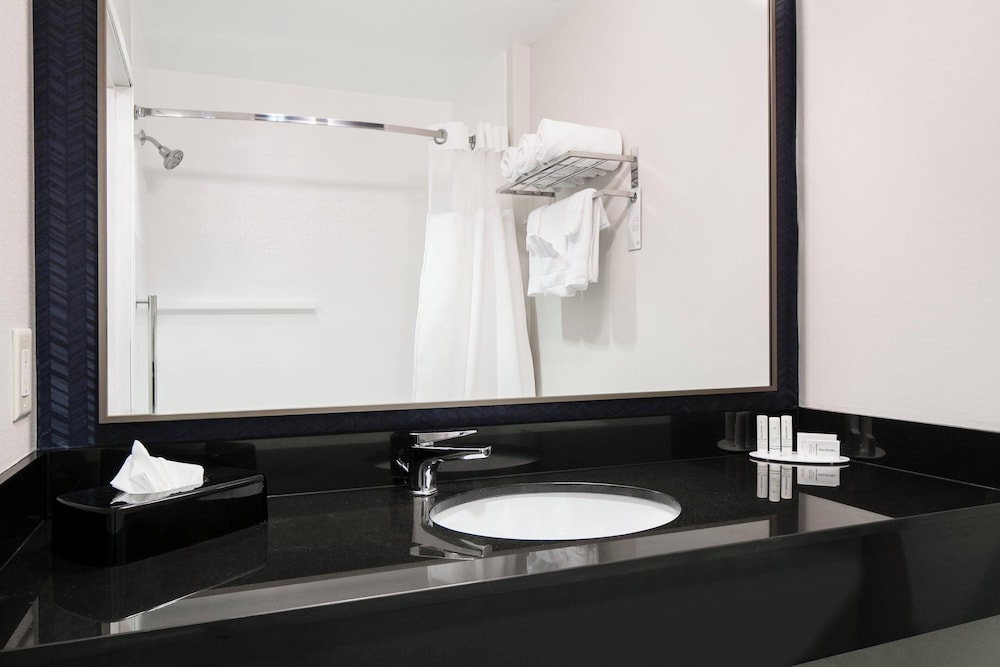 Fairfield Inn by Marriott Manhattan - photo 12