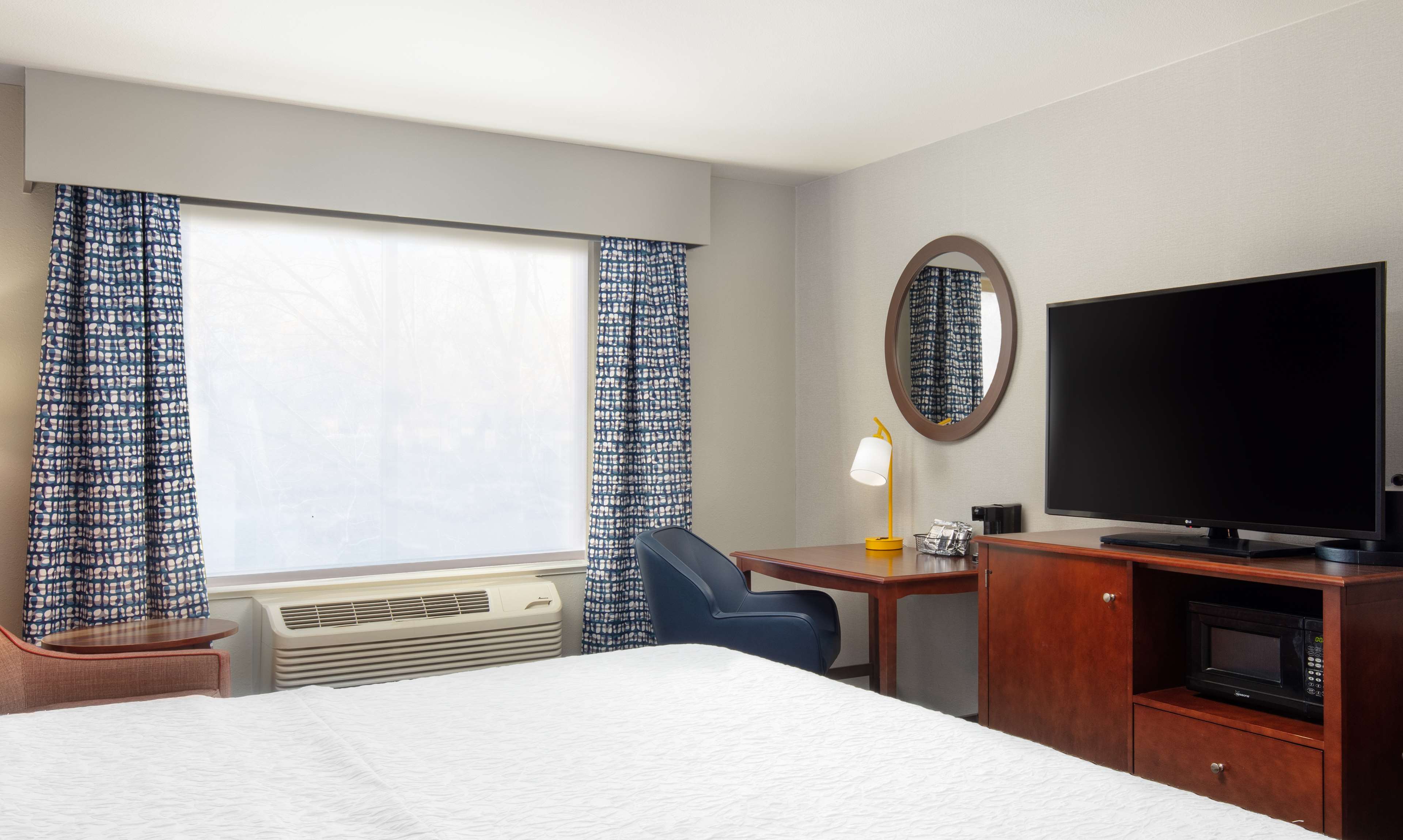 Hampton Inn Medford - photo 21