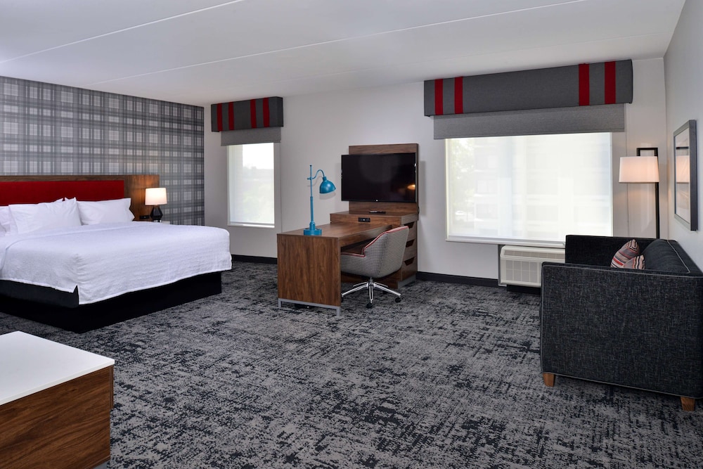 Hampton Inn & Suites Greensboro Downtown - photo 17