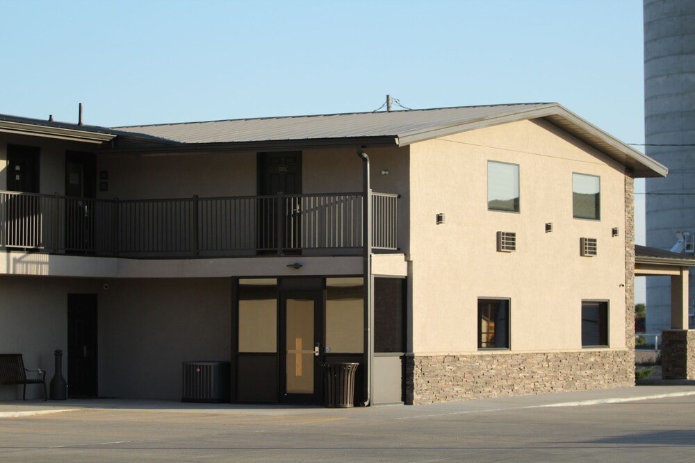Boarders Inn & Suites by Cobblestone Hotels Syracuse - photo 35