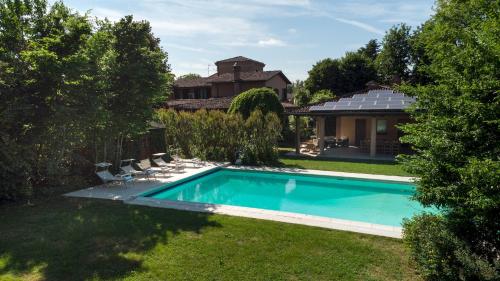 Villa Valchero 12 Emma Villas — 4-Star Luxury Hotel in Carpaneto Piacentino, Italy