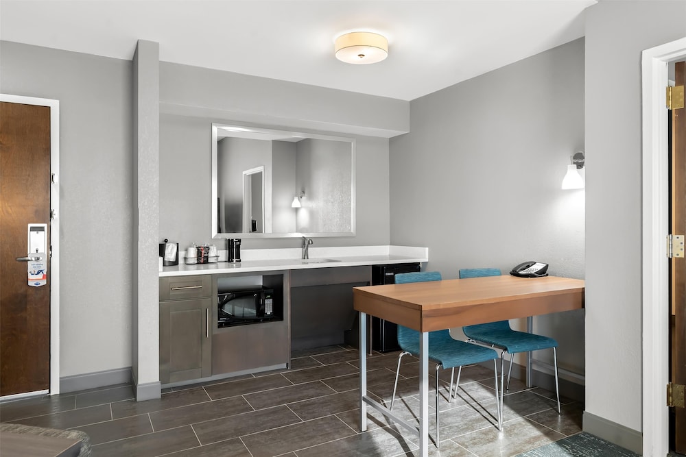 Hampton Inn & Suites Newtown - photo 90