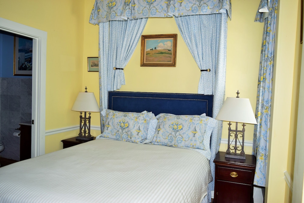 Bellevue Manor - photo 6