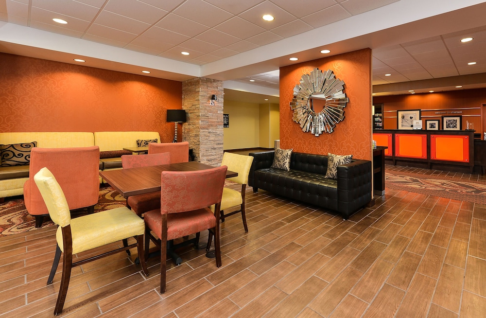 Hampton Inn Clinton IA - photo 8