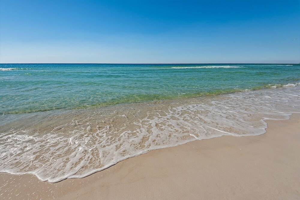 Beautiful Ocean Views 2 bedroom 2 bathroom Resort Pools - photo 19