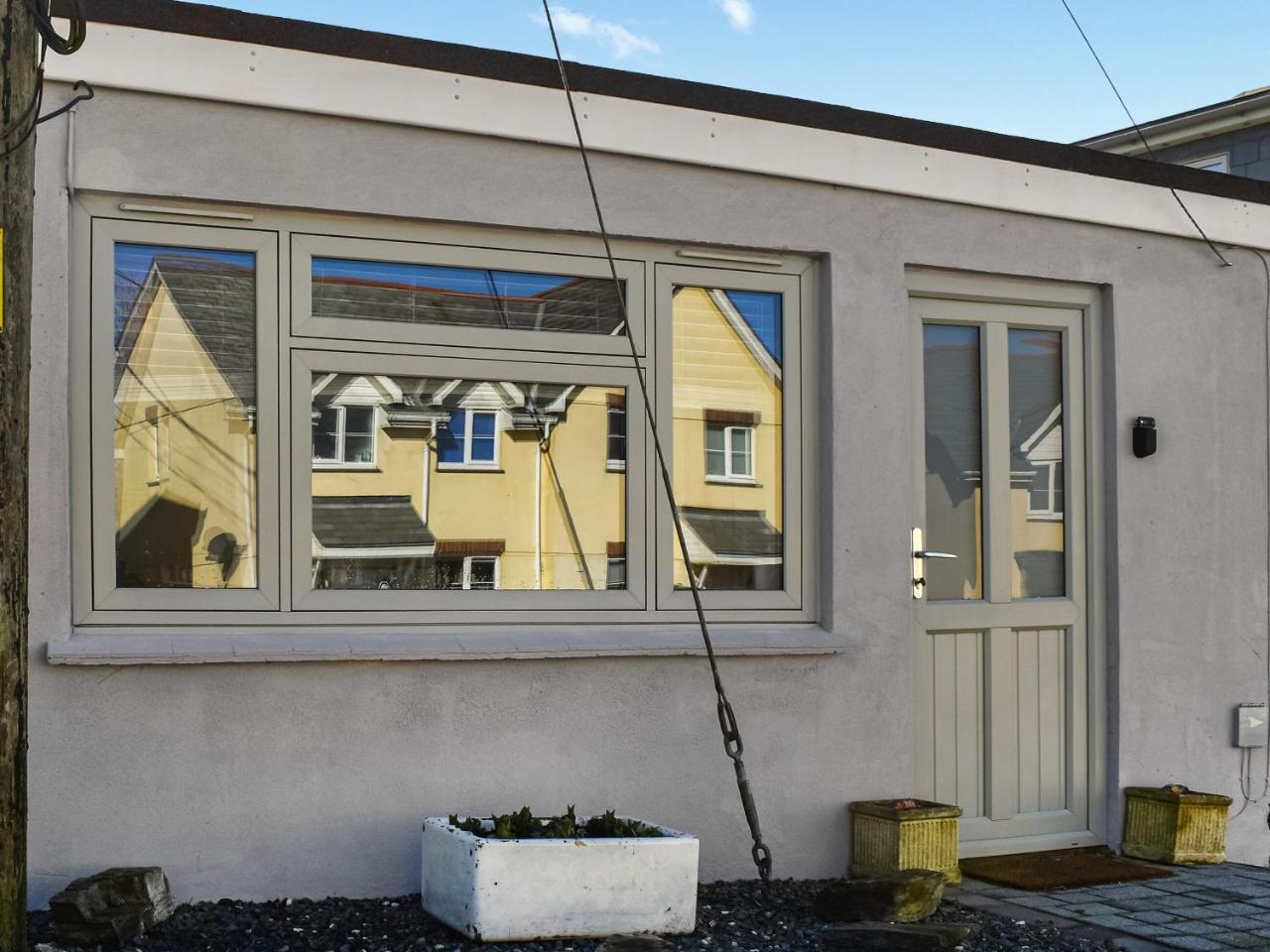 Rosebud Beach Hut — hotel in Camelford