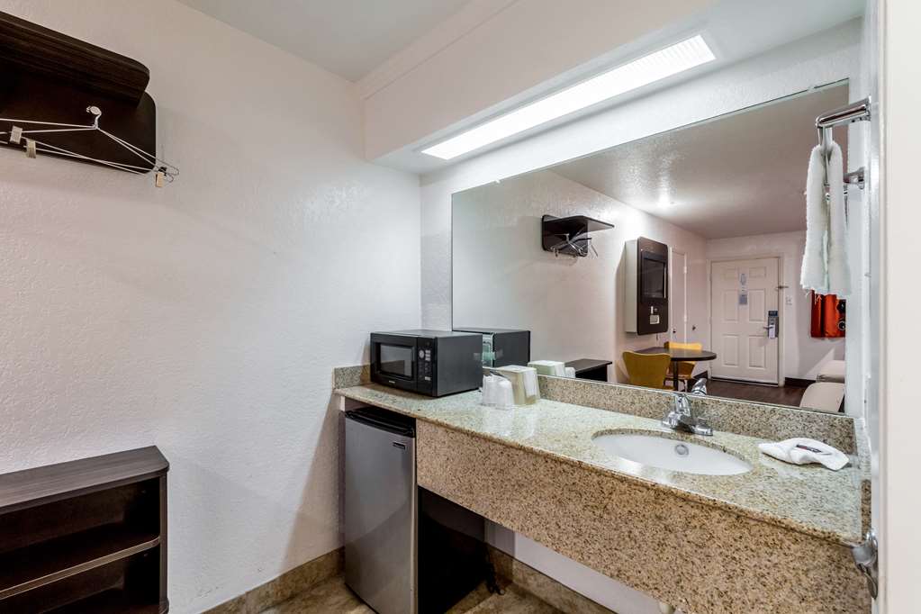 Motel 6 San Antonio Tx Frost Bank Center - photo 19