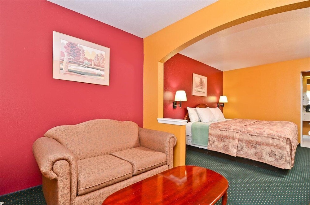 Pine Point Inn & Suites - photo 8