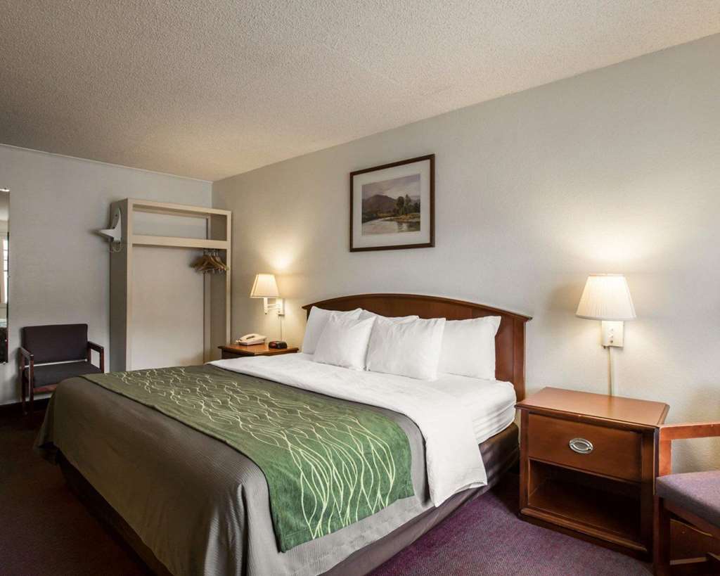 Rodeway Inn & Suites Cherokee On the River - photo 15