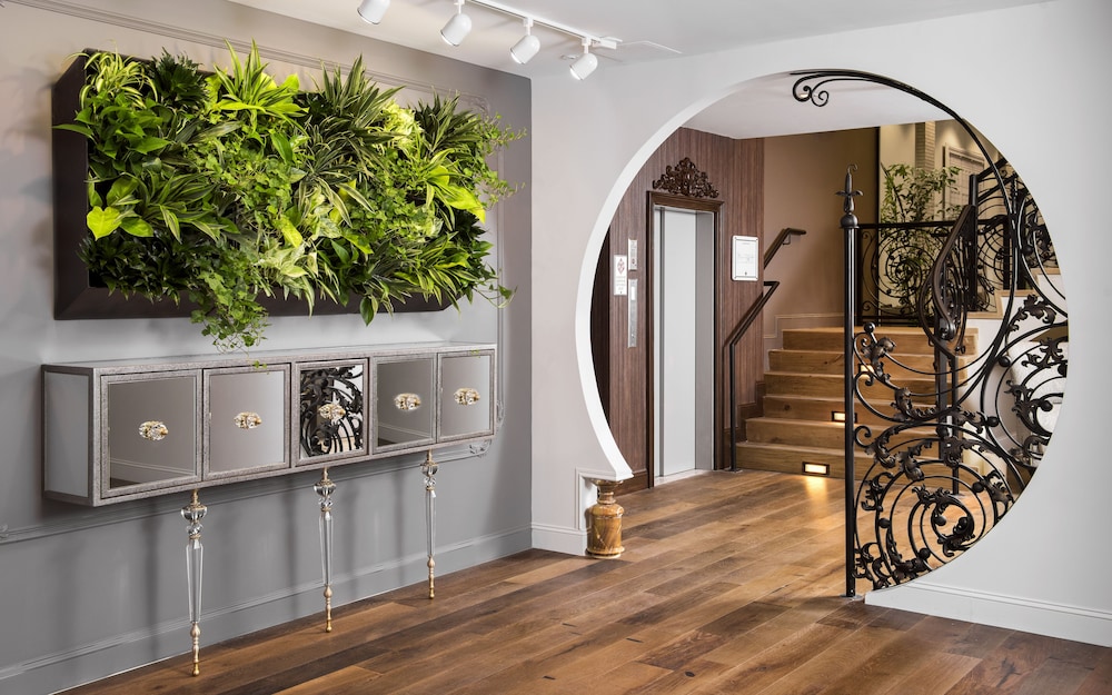 The Ivey's Hotel - photo 2