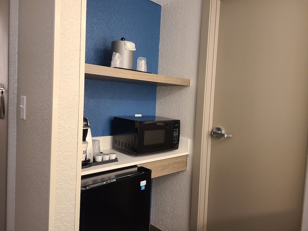 Holiday Inn Express & Suites Ft. Lauderdale N Exec Airport by IHG - photo 32