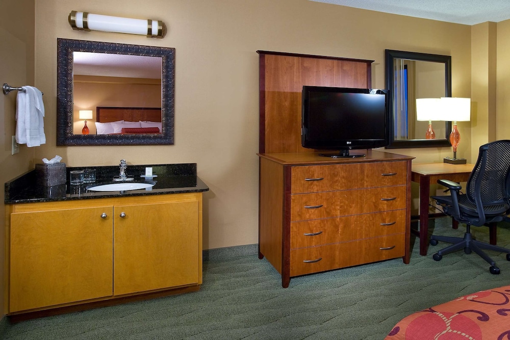 Embassy Suites by Hilton Kansas City International Airport - photo 30