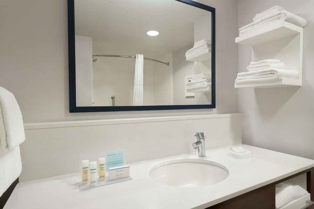 Hampton Inn & Suites Ephrata Mountain Springs - photo 20