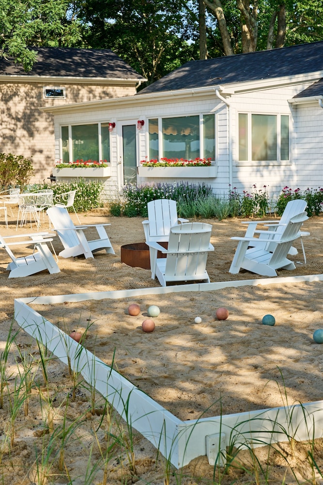 Silver Sands Motel & Beach Bungalows - photo 93