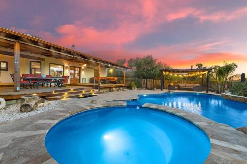 Cave Creek Healing House Heated Pool Desert Oasis — 4-Star Luxury Hotel in Cave Creek, United States