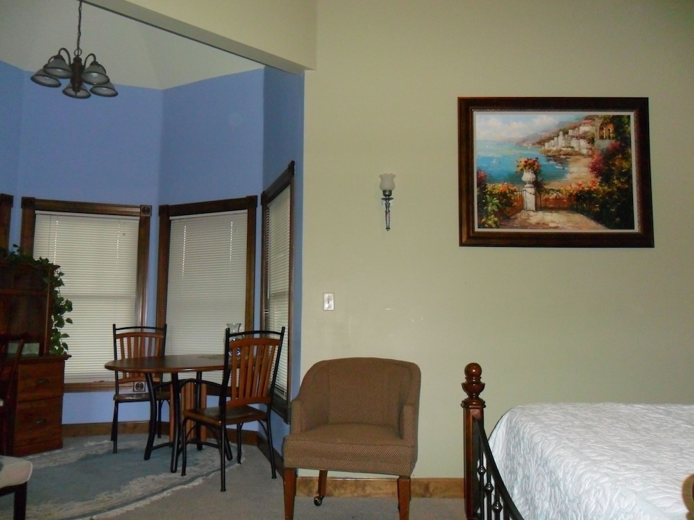 Spruce Hill Inn and Cottages - photo 16