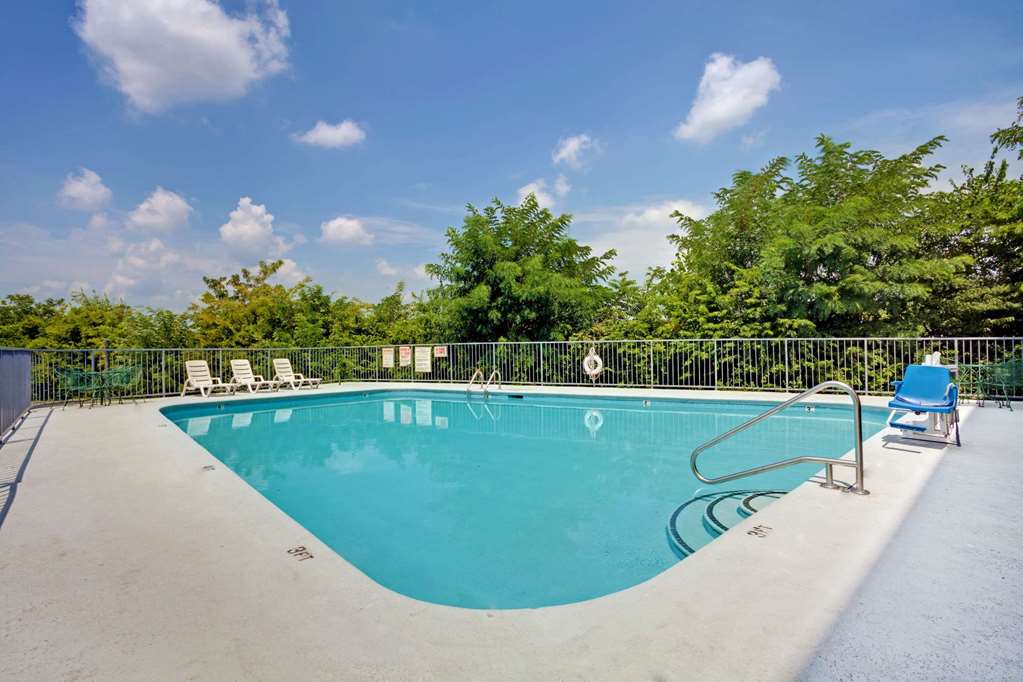 Super 8 by Wyndham Nashville Dntn Opryland Area - photo 3