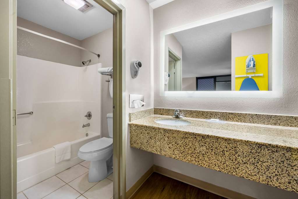 Days Inn by Wyndham Raleigh Midtown - photo 12