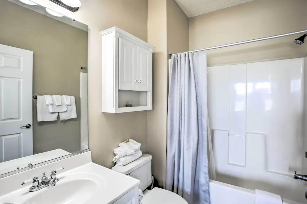 Barefoot Resort Condo with Pool Tennis Court Access - photo 5