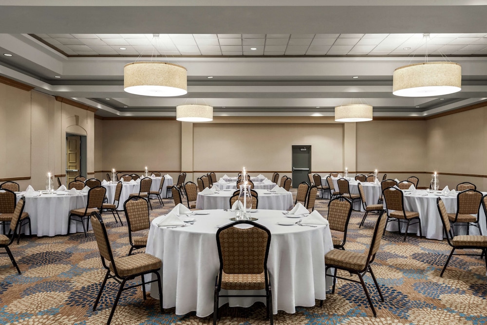 Embassy Suites by Hilton Columbus Dublin - photo 39