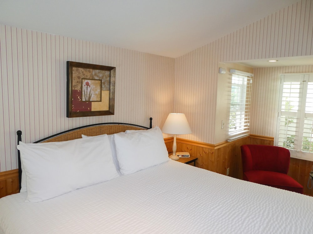Carmel Fireplace Inn - photo 7
