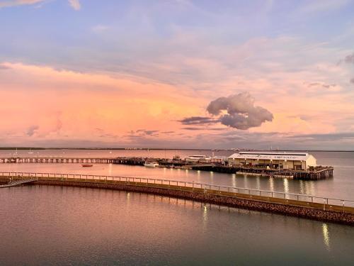 Absolute Waterfront Tropical Sunrise Apartment Over The Water — 4-Star Luxury Hotel in Darwin, Australia