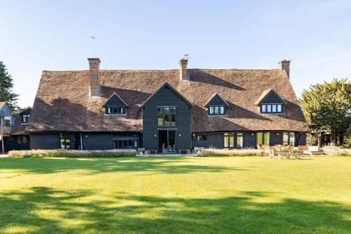 Period Luxury Converted Barn Windsor Maidenhead Perfect For Family Groups — Maidenhead