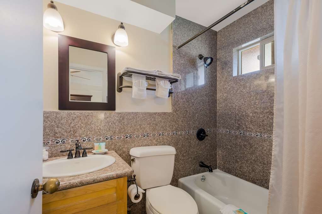 Clarion Collection Carmel Oaks Inn - photo 12