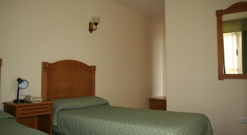 Hotel Austria 76 — Sagunto — photo 2