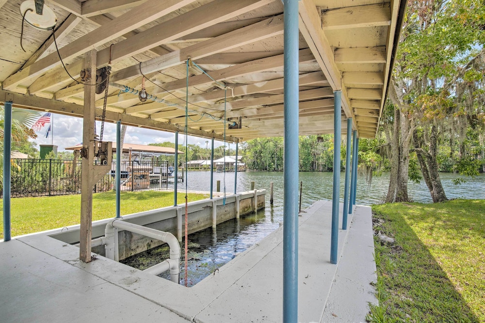 Dock Lanai: Riverview Homosassa Escape — hotel in Homosassa