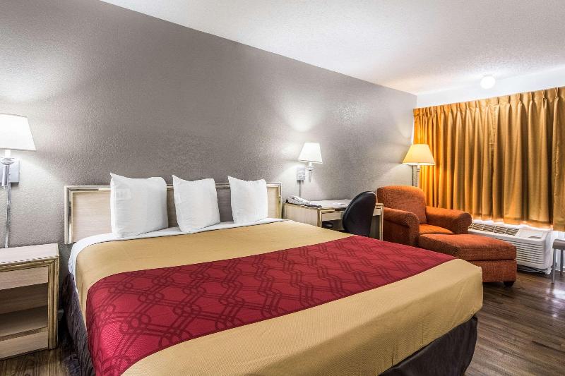 Econo Lodge Airport I 35 North - photo 21