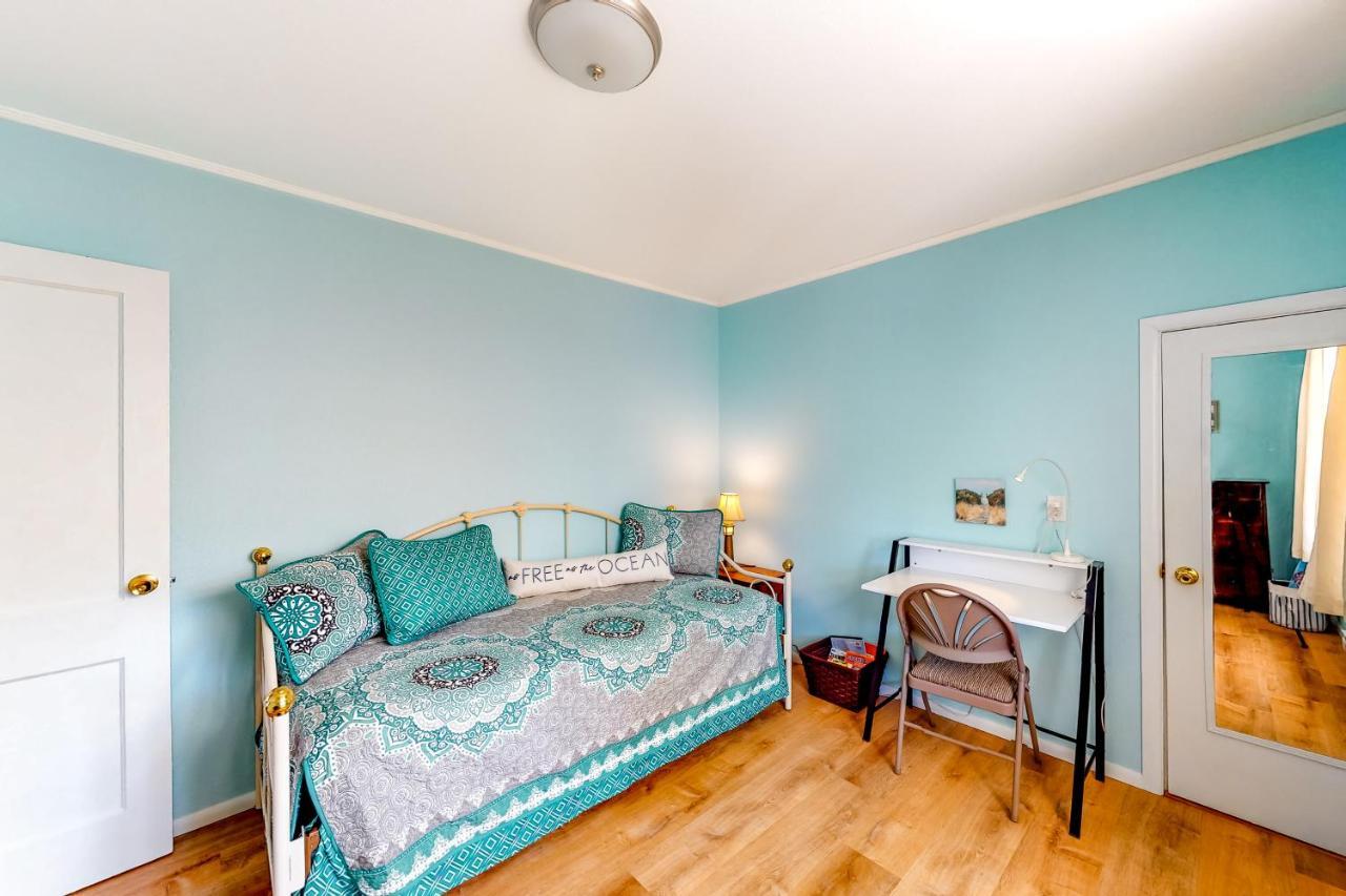 Waldport Bungalow - photo 8