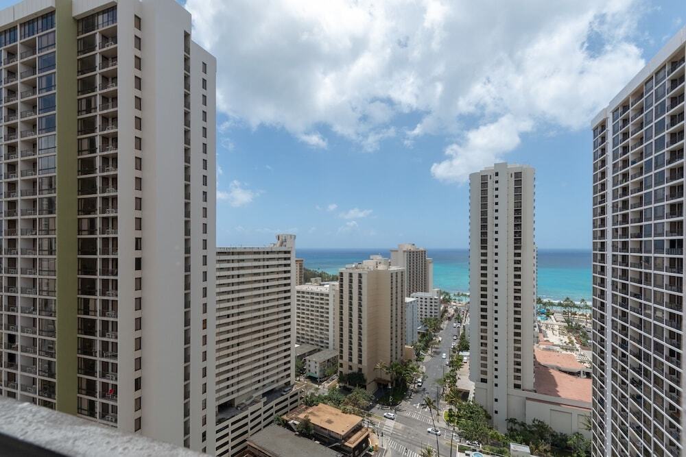 Newly Remodeled Corner Unit at the Waikiki Banyan with Diamond Head Views - photo 8