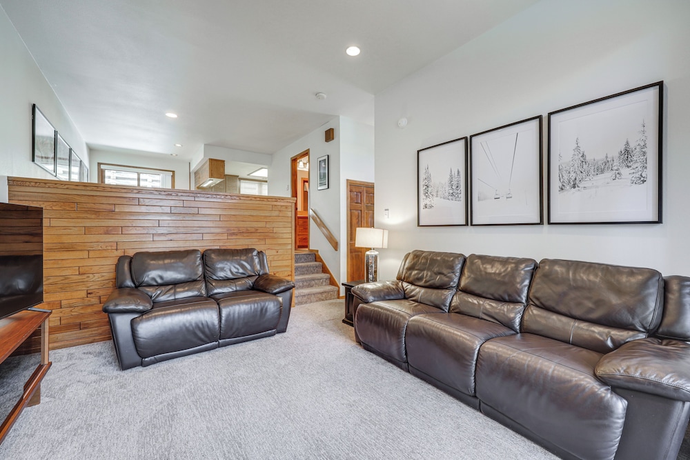 Walk to Chairlifts: Breck Condo w Private Patio — 4-Star Luxury Hotel in Breckenridge, United States