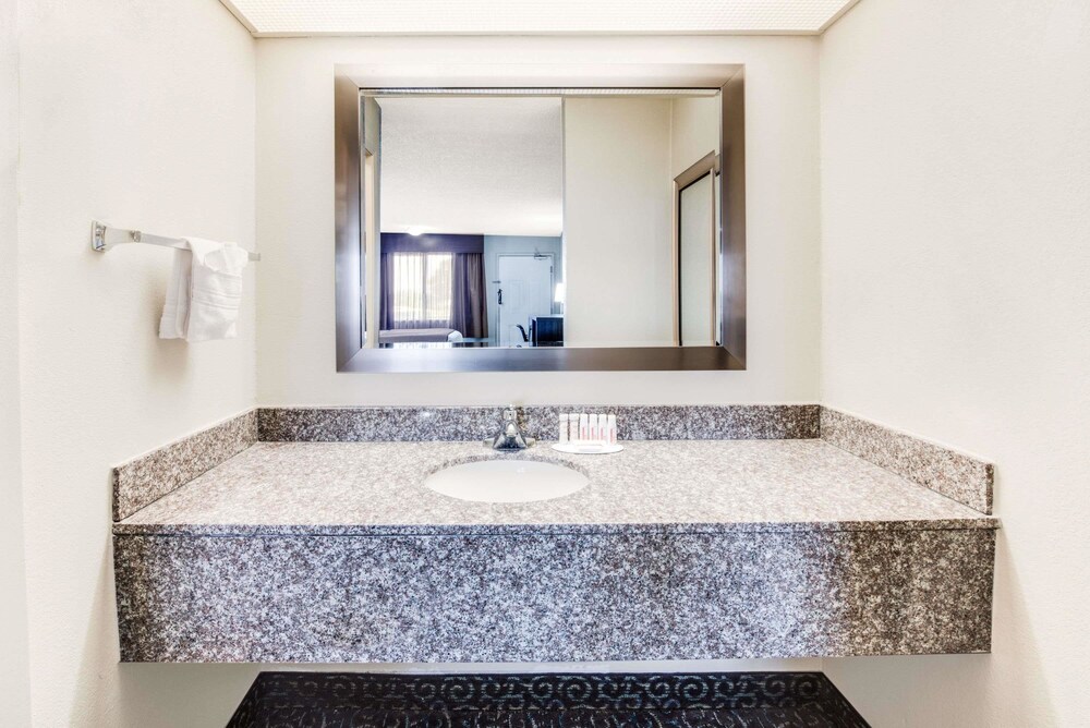 Super 8 by Wyndham Big Spring TX - photo 11