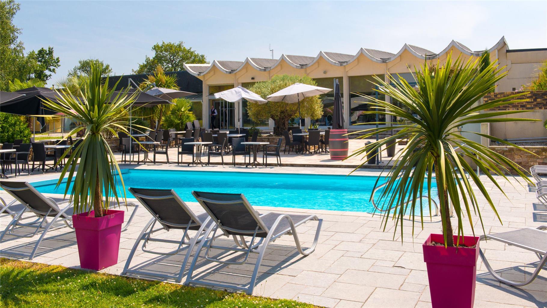 Brit Hotel Nantes Vigneux L'Atlantel — 4-Star Luxury Hotel in Vigneux-De-Bretagne, France