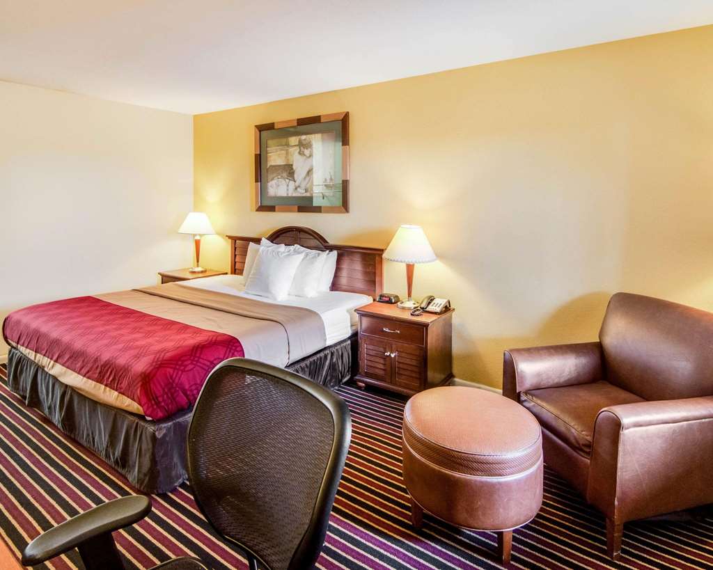 Rodeway Inn & Suites Highway 290 Northwest - photo 9
