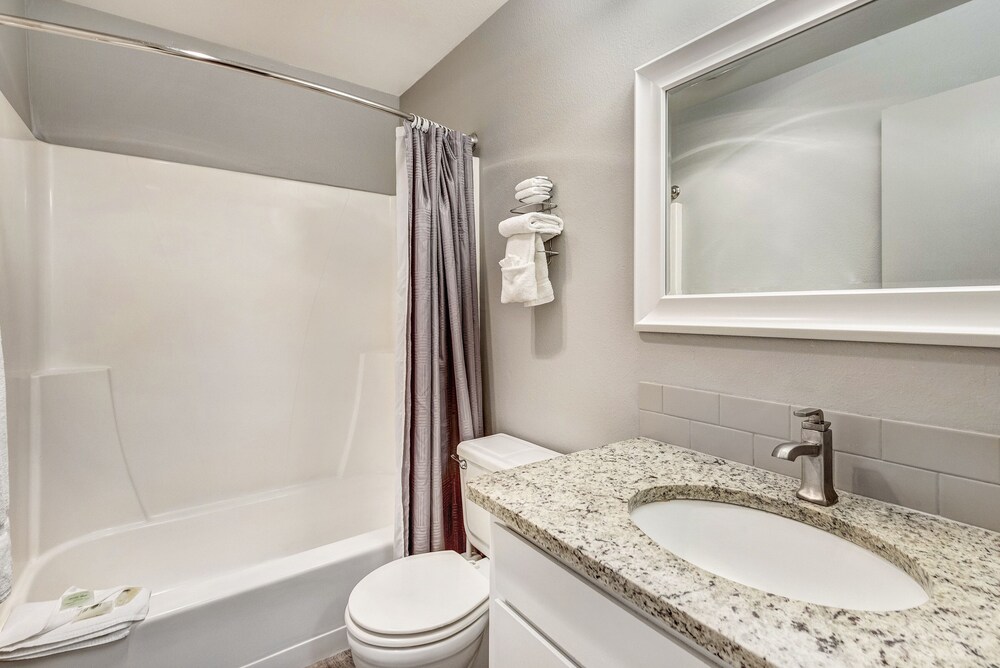 Bend Riverside Inn & Suites - photo 374
