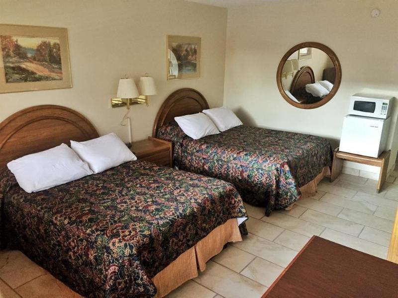 Budget Host East End Hotel in Riverhead - photo 29