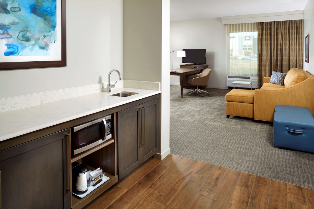 Hampton Inn & Suites Pittsburgh Airport South Settlers Ridge - photo 8