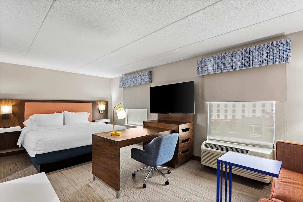 Hampton Inn & Suites Bolingbrook - photo 23