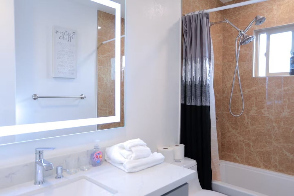 2BR APT with Brand new super quite AC Washer Dryer Free EV Station Free Parking in Cupertino — 4-Star Luxury Hotel in Sunnyvale, United States