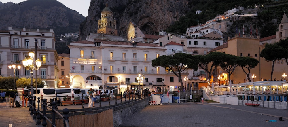 Hotel Residence Amalfi — 4-Star Luxury Hotel in Amalfi, Italy