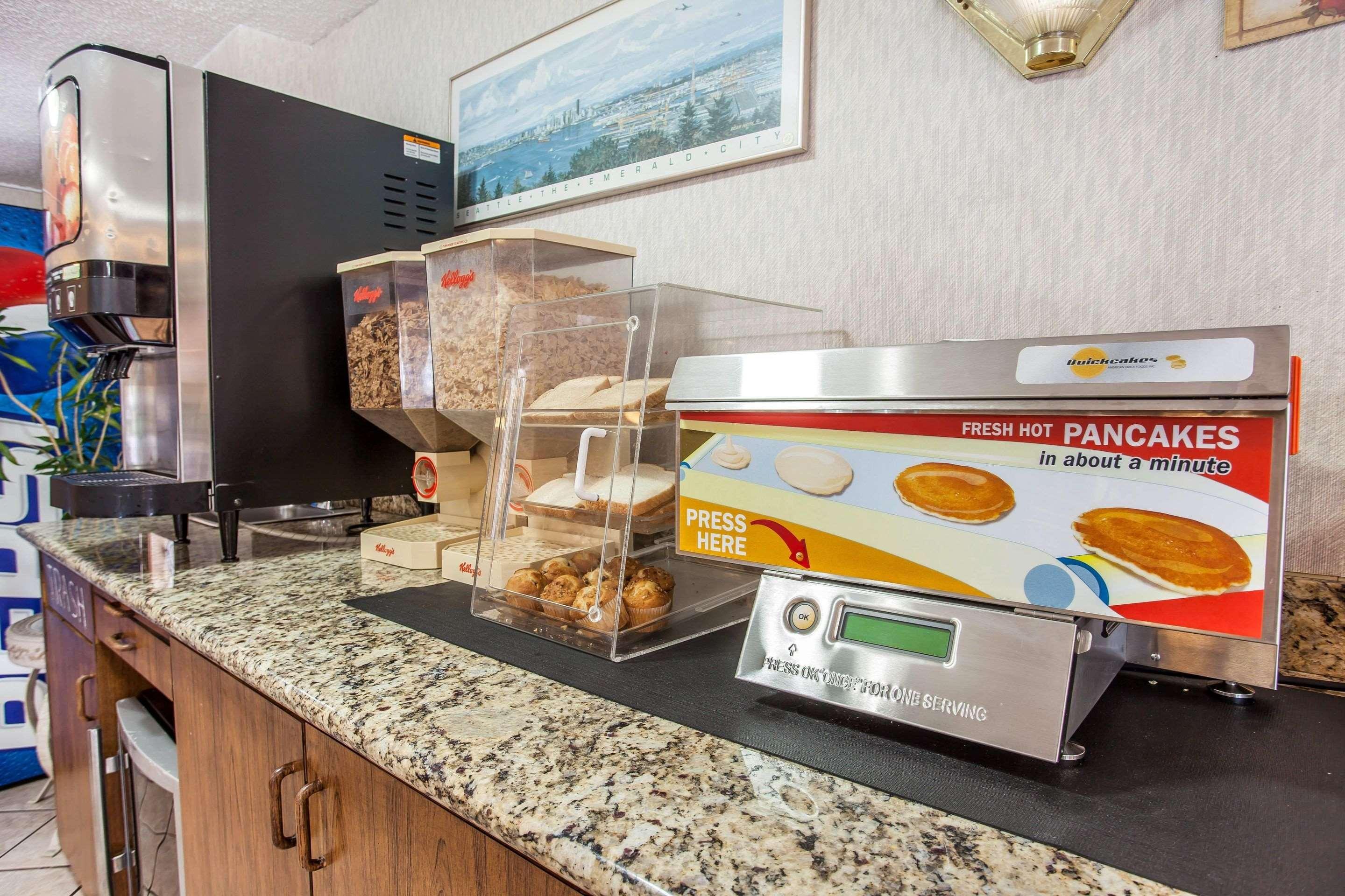 Econo Lodge SeaTac Airport North Seattle - photo 30