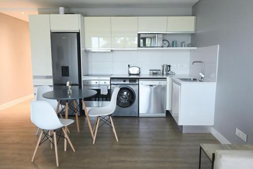 Modern One Bedroom In The Warwick