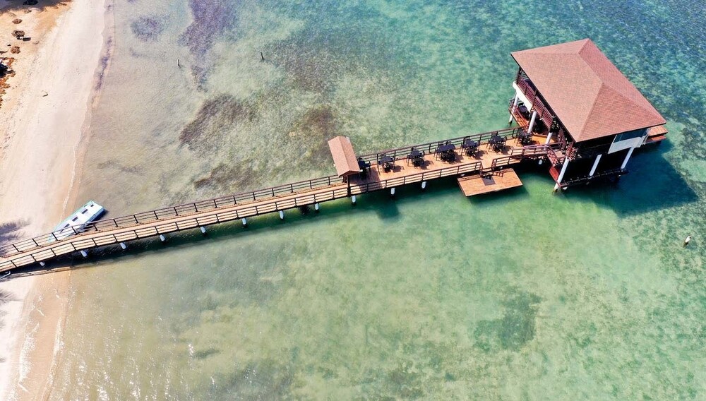 The Real Kings Resort in Sandy Bay, Honduras